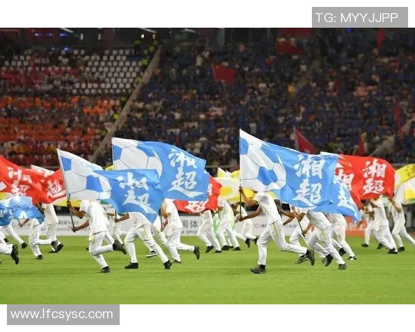 足球巨星独特进场仪式习惯背后心理与竞技状态解析 足球巨星独特进场仪式习惯背后心理与竞技状态解析